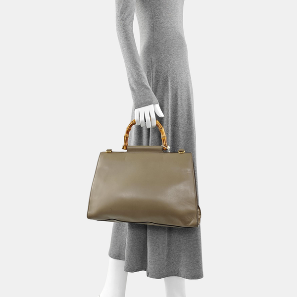 Nymphaea Medium Calfskin Brown
