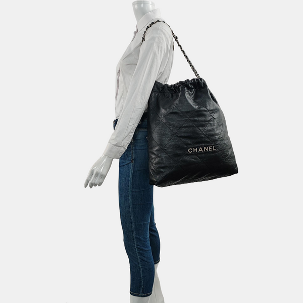CHANEL 22 Medium Quilted Calfskin Black