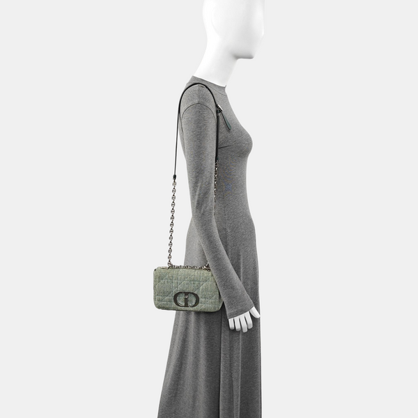 Dior Caro pequeño de tela acolchada verde