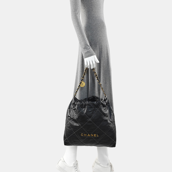 CHANEL 22 Medium Quilted Calfskin Black