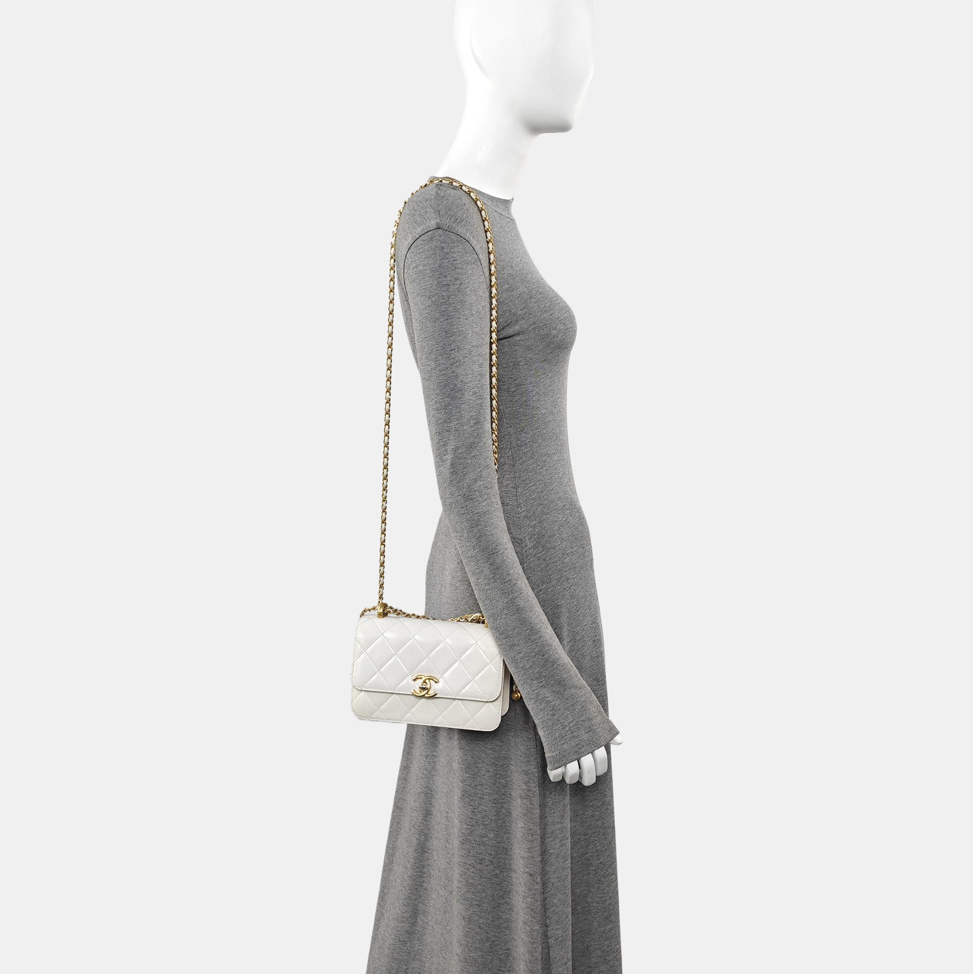 【めいちゃんママさん専用】CHANEL ホワイト　ゴールド Quilted Calfskin Crossbody Bag White – Looply