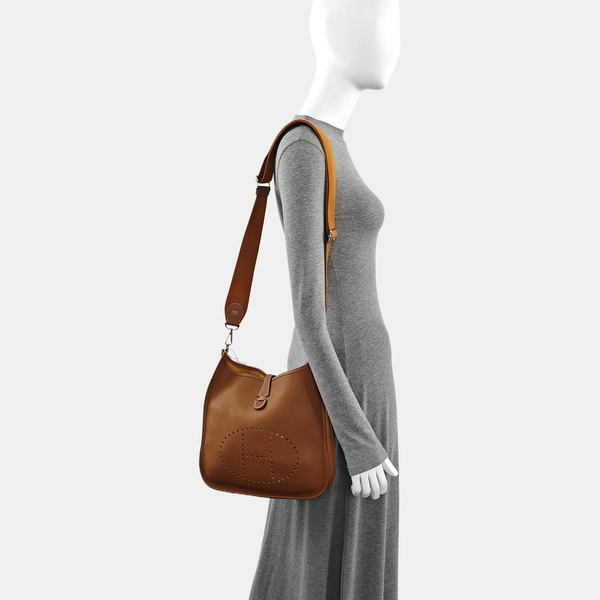 Evelyne 29 Clemence Brown