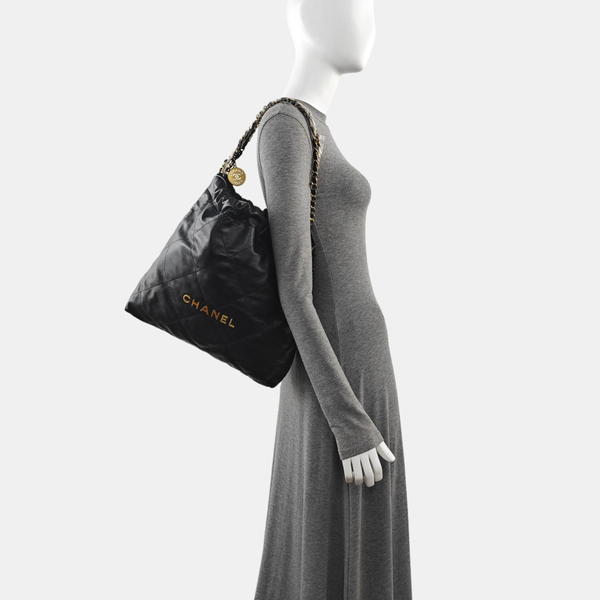 CHANEL 22 Medium Quilted Calfskin Black