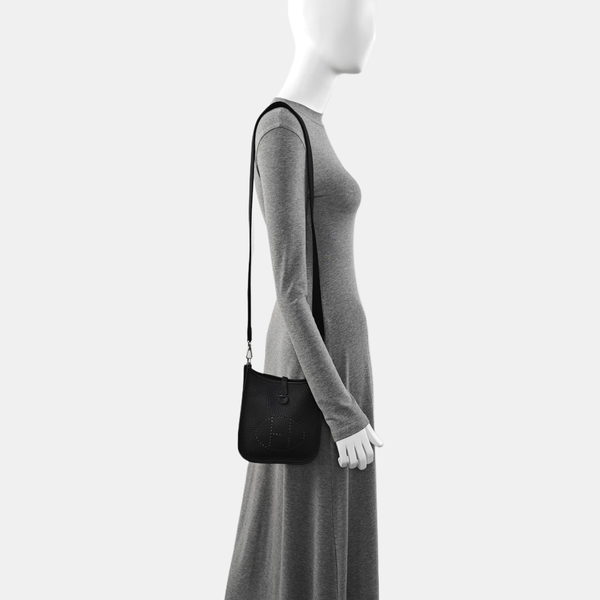 Authenticated pre-owned Evelyne TPM Clemence Black - Shoulder Bag at Looply