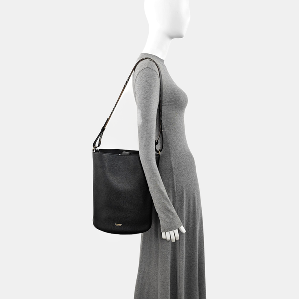 The Bucket Medium Calfskin Black