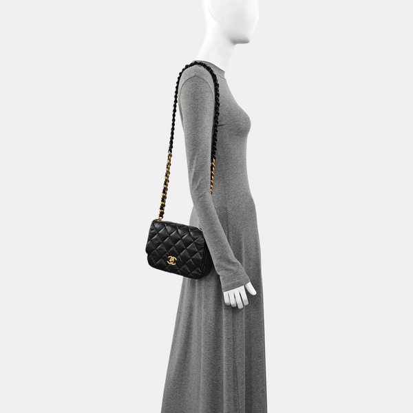 CLASSIC FLAP Piel de cordero acolchada negra