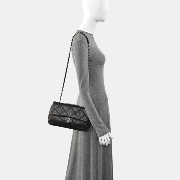 Authenticated pre-owned CLASSIC FLAP Medium Quilted Calfskin Grey - Shoulder Bag at Looply