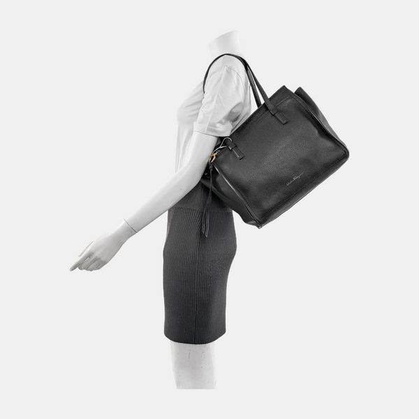 Amy Medium Calfskin Black