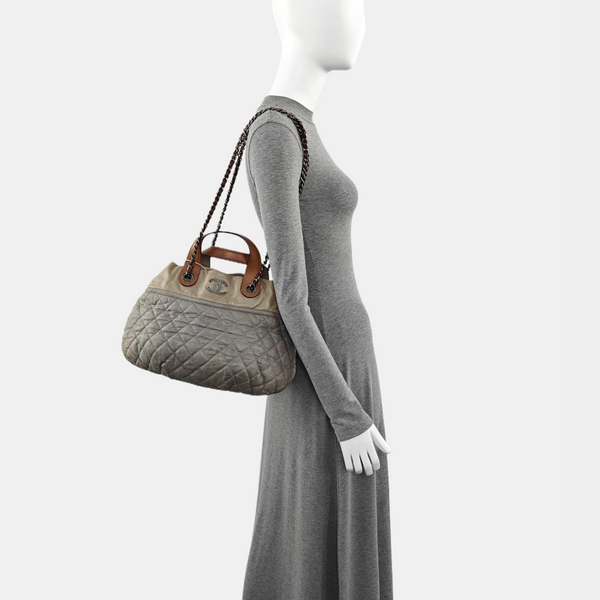 BOLSO TOTE Piel de becerro acolchada gris