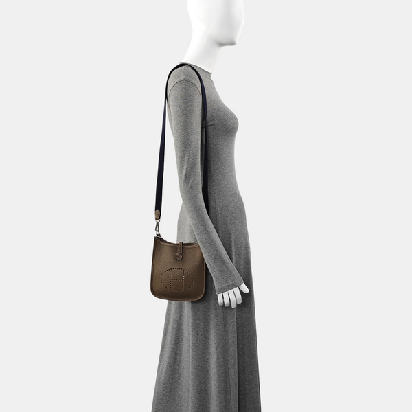 Evelyne 16 Clemence Gray