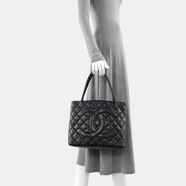 MEDALLION Quilted Grained Calfskin Black