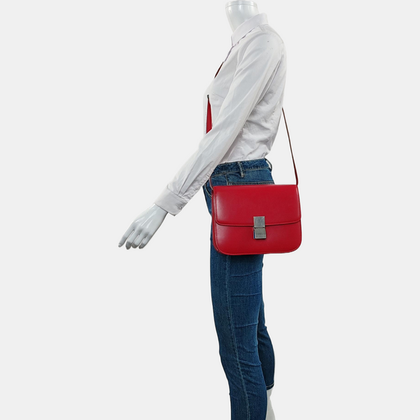 Authenticated pre-owned CLASSIC BOX Medium Calfskin Red - Shoulder Bag at Looply