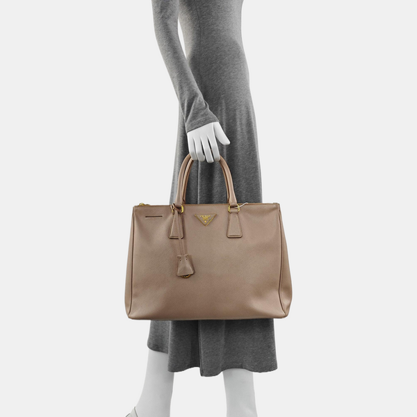 Authenticated pre-owned Galleria Extra Large Saffiano Calfskin Pink - Top Handle Bag at Looply