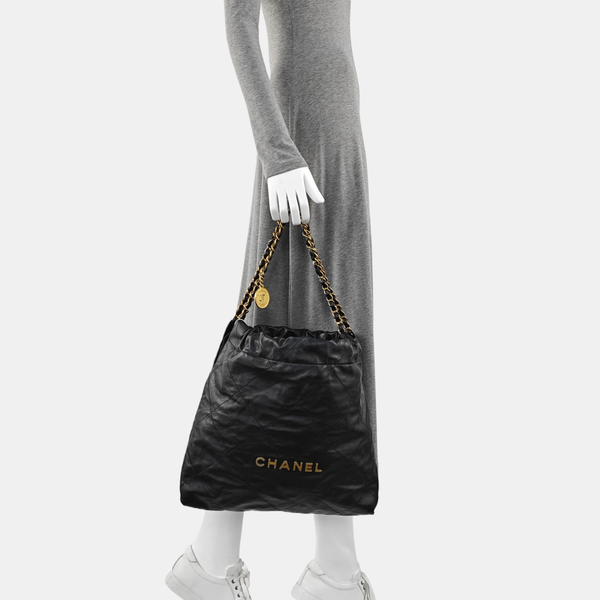 CHANEL 22 Medium Quilted Calfskin Black