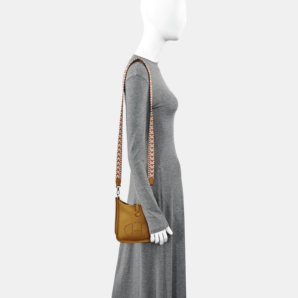 Evelyne 17 Clemence Brown