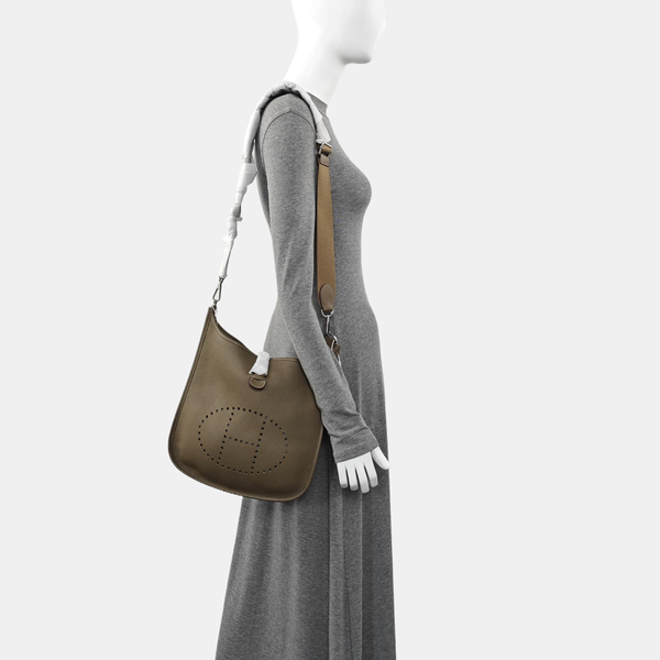Evelyne 29 Clemence Gray
