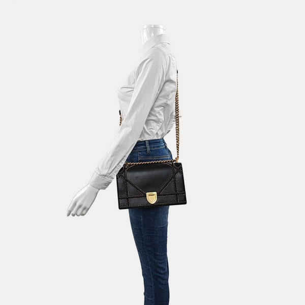 Diorama Medium Cannage Calfskin Black