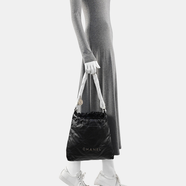 CHANEL 22 Small Quilted Calfskin Black