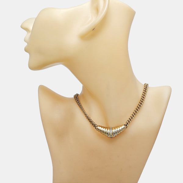 Collar de oro metálico