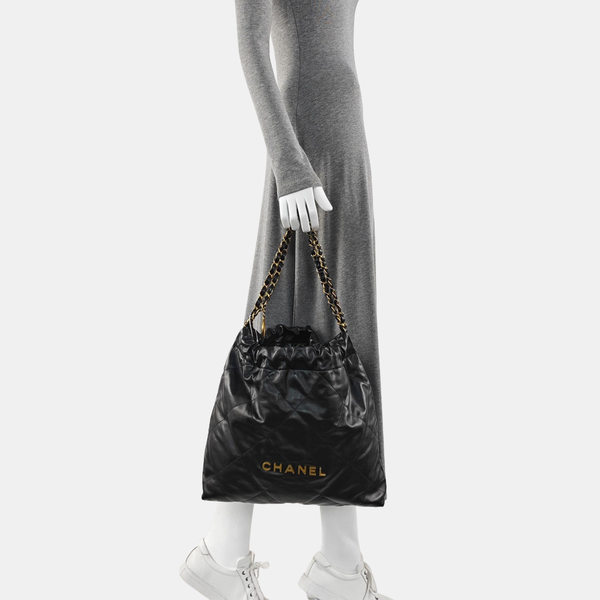 CHANEL 22 Medium Quilted Calfskin Black
