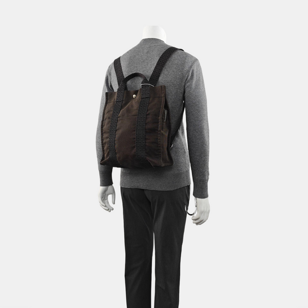 Her Line 31 Canvas Gray