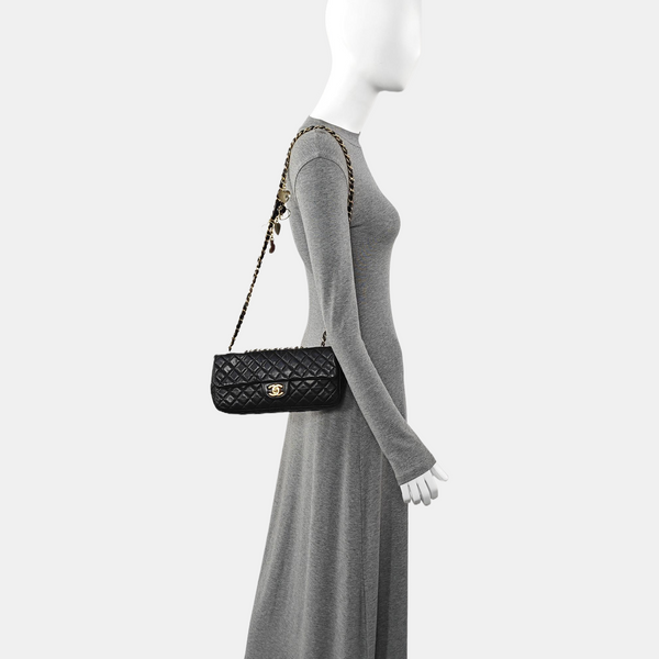 Authenticated pre-owned CLASSIC FLAP Quilted Lambskin Black - Shoulder Bag at Looply