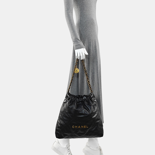 CHANEL 22 Medium Quilted Calfskin Black