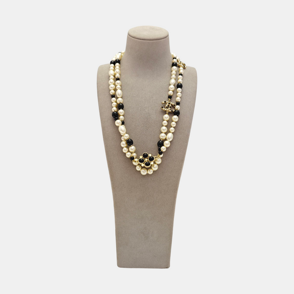 Faux Pearl White Necklace