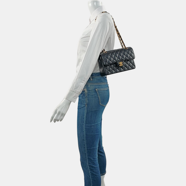 CLASSIC FLAP Small Quilted Grained Calfskin Black