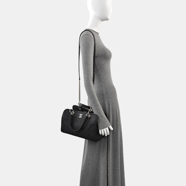 Quilted Grained Calfskin Tote Bag Black