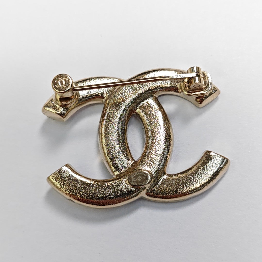 CC Logo Metal Gold Brooch – Looply