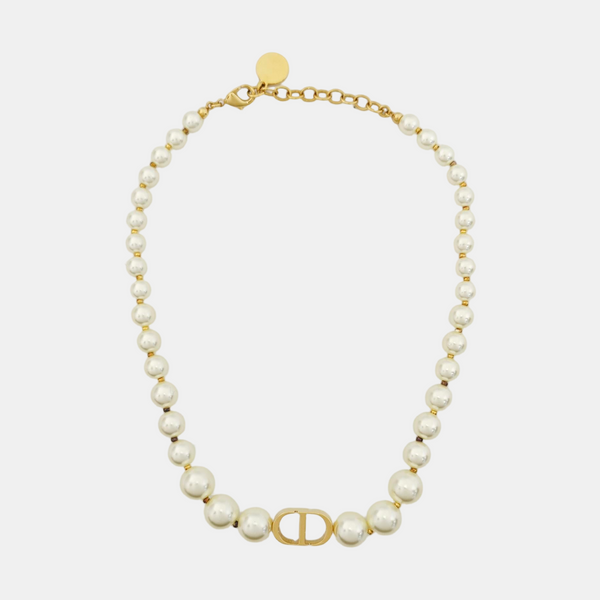30 Montaigne Metal White Necklace