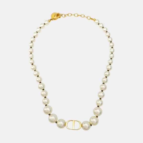 30 Montaigne Metal White Necklace