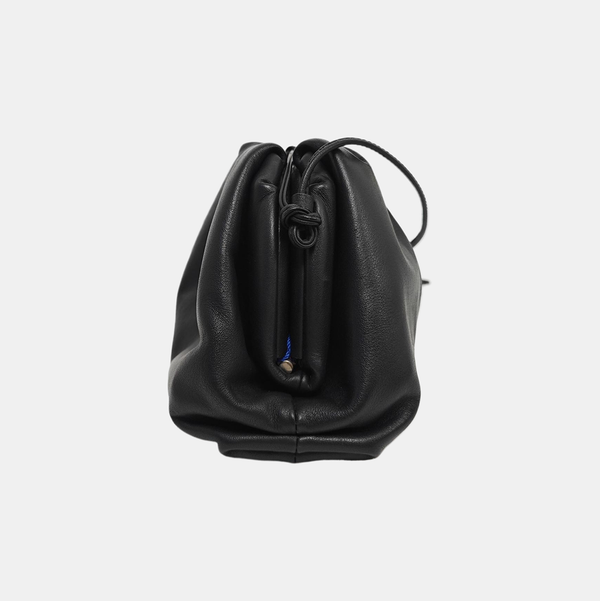 The Pouch Mini Piel de Becerro Negra