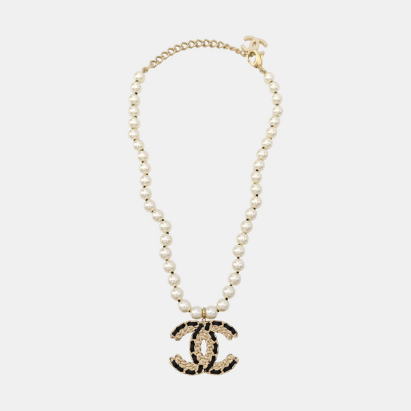 Faux Pearl White Necklace