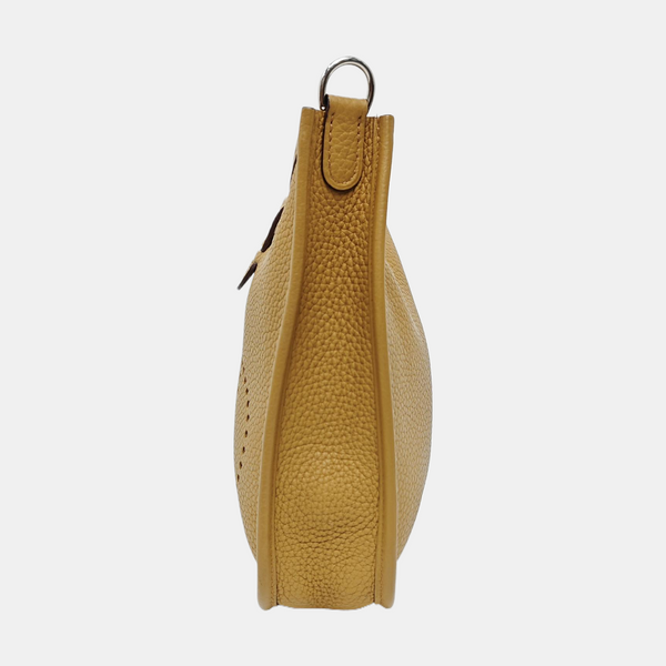 Evelyne 17 Clemence Brown