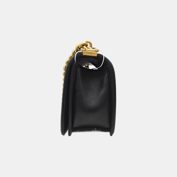 BOY CHANEL Medium Chevron, Quilted Lambskin Black