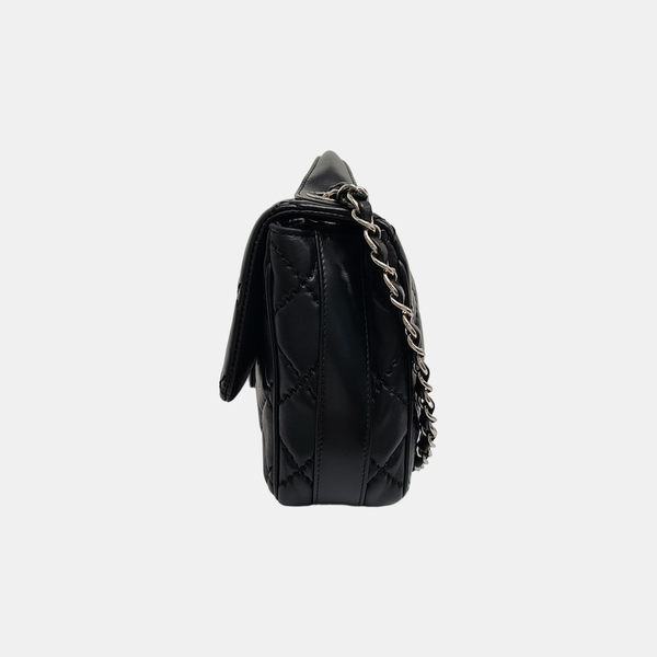 Authenticated pre-owned CLASSIC FLAP Quilted Lambskin Black - Crossbody Bag at Looply