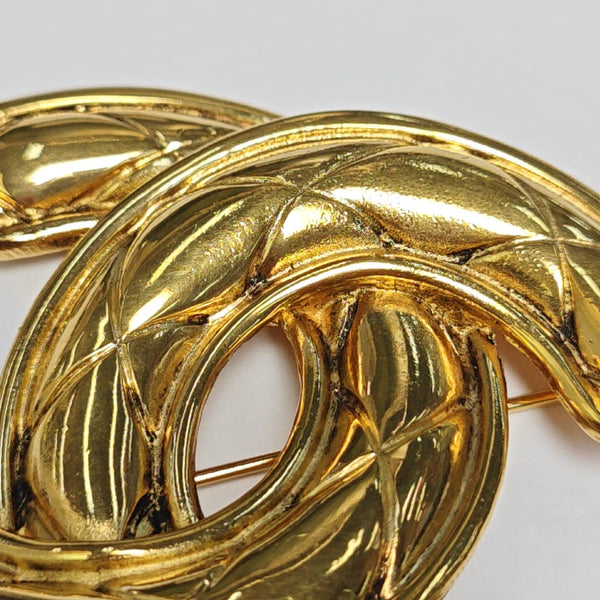 Broche Vintage de Metal Dorado