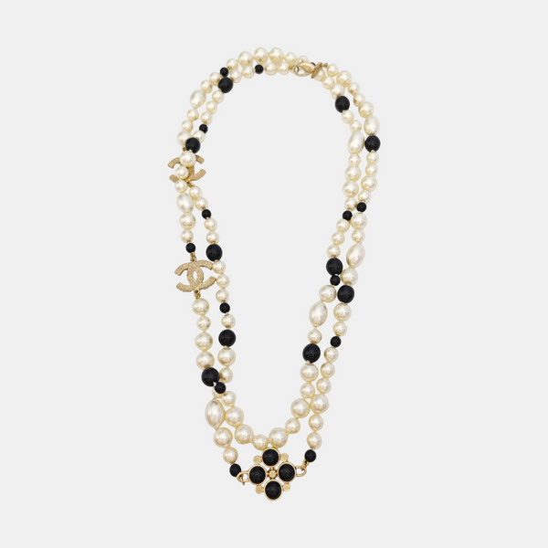 Faux Pearl White Necklace