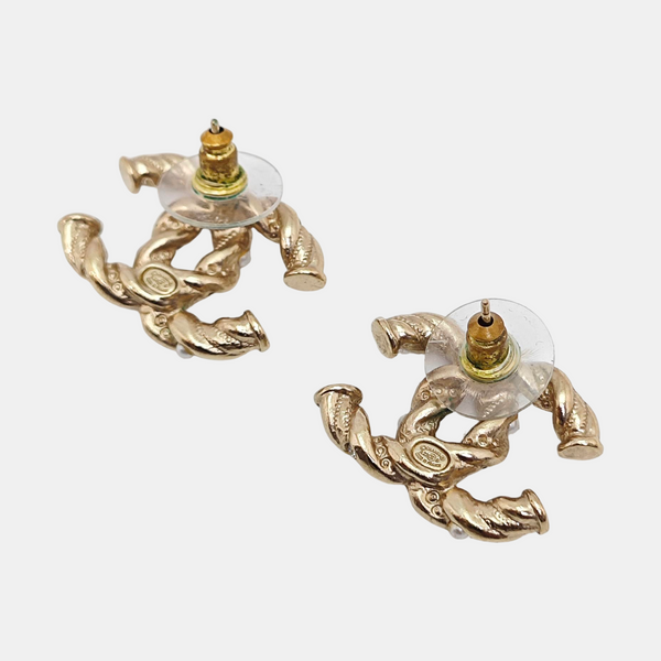 Pendientes de metal dorado