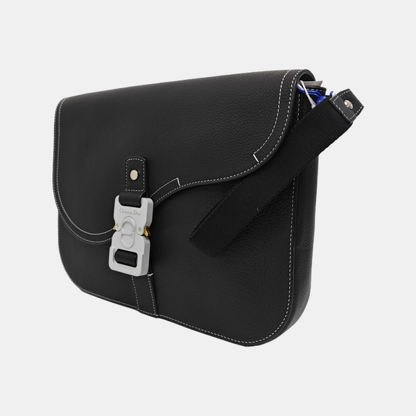 Authenticated pre-owned Saddle Calfskin Black - Clutch at Looply