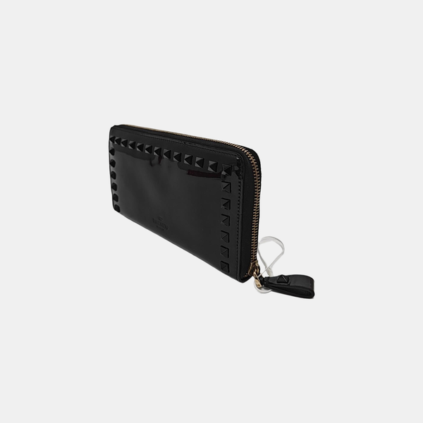 Billetera Rockstud de piel charol negra