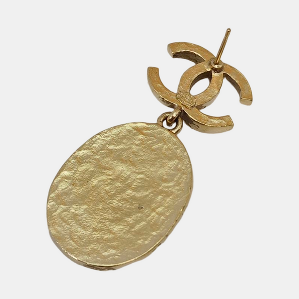 Pendientes con logo CC de metal dorado