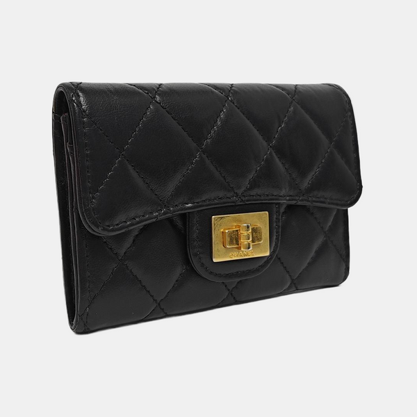 2.55 Cartera negra de piel de becerro acolchada