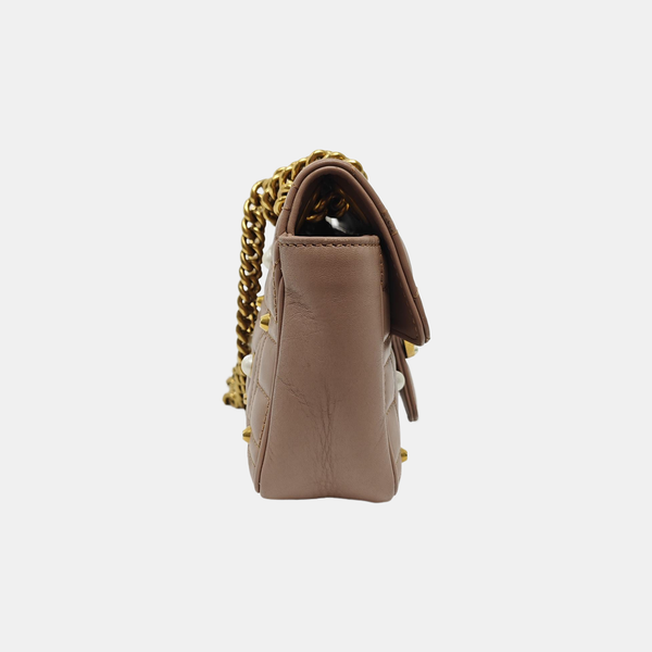 GG Marmont Piel de becerro acolchada pequeña beige