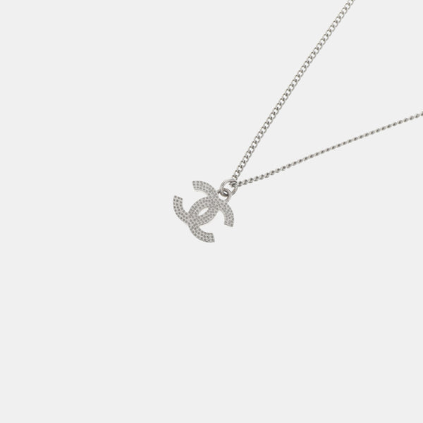Collar de plata de metal