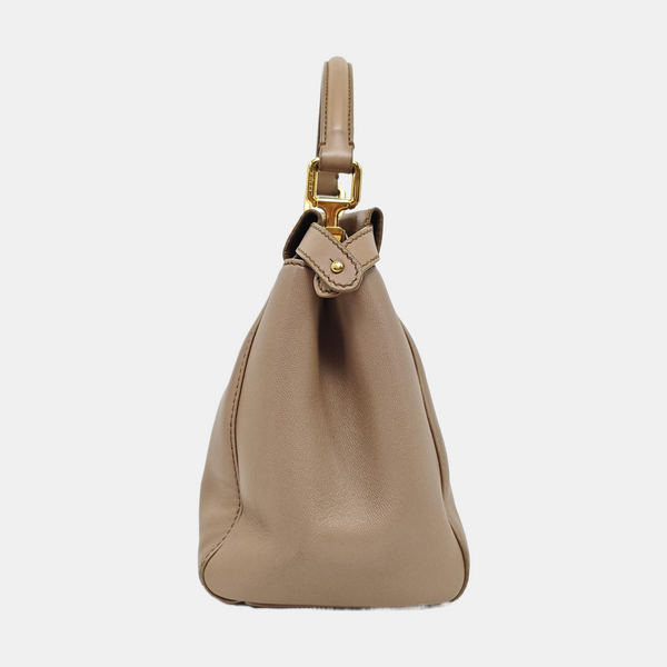 Peekaboo Mini de piel de ternera gris