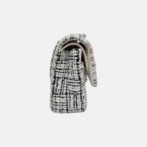 Authenticated pre-owned CLASSIC FLAP Medium Wool White - Shoulder Bag at Looply