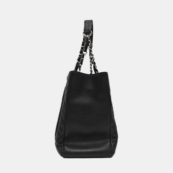 CHANEL GST Grande Piel de Becerro Granulada Acolchada Negra